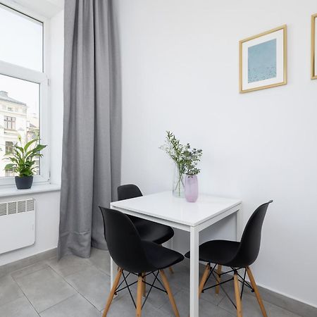 1-Bedroom Apartment - 65 Dluga Street 克拉科夫 外观 照片